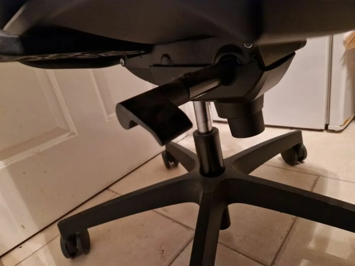 Office Chair in Excellent Condition - Image 3