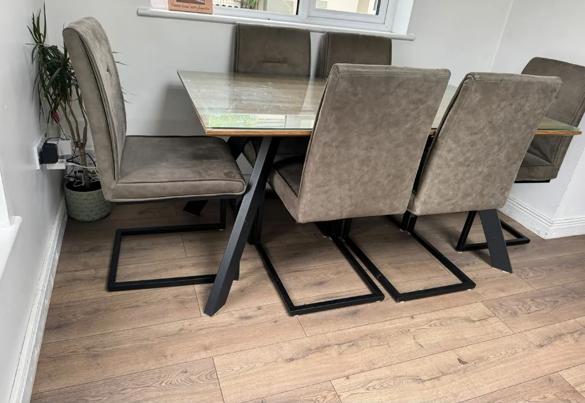 Dining Table & Chairs - Image 4