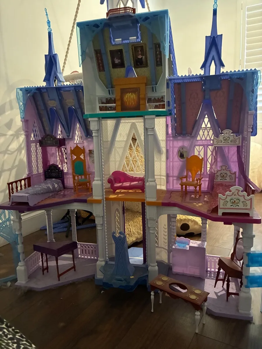 Frozen castle - Image 1