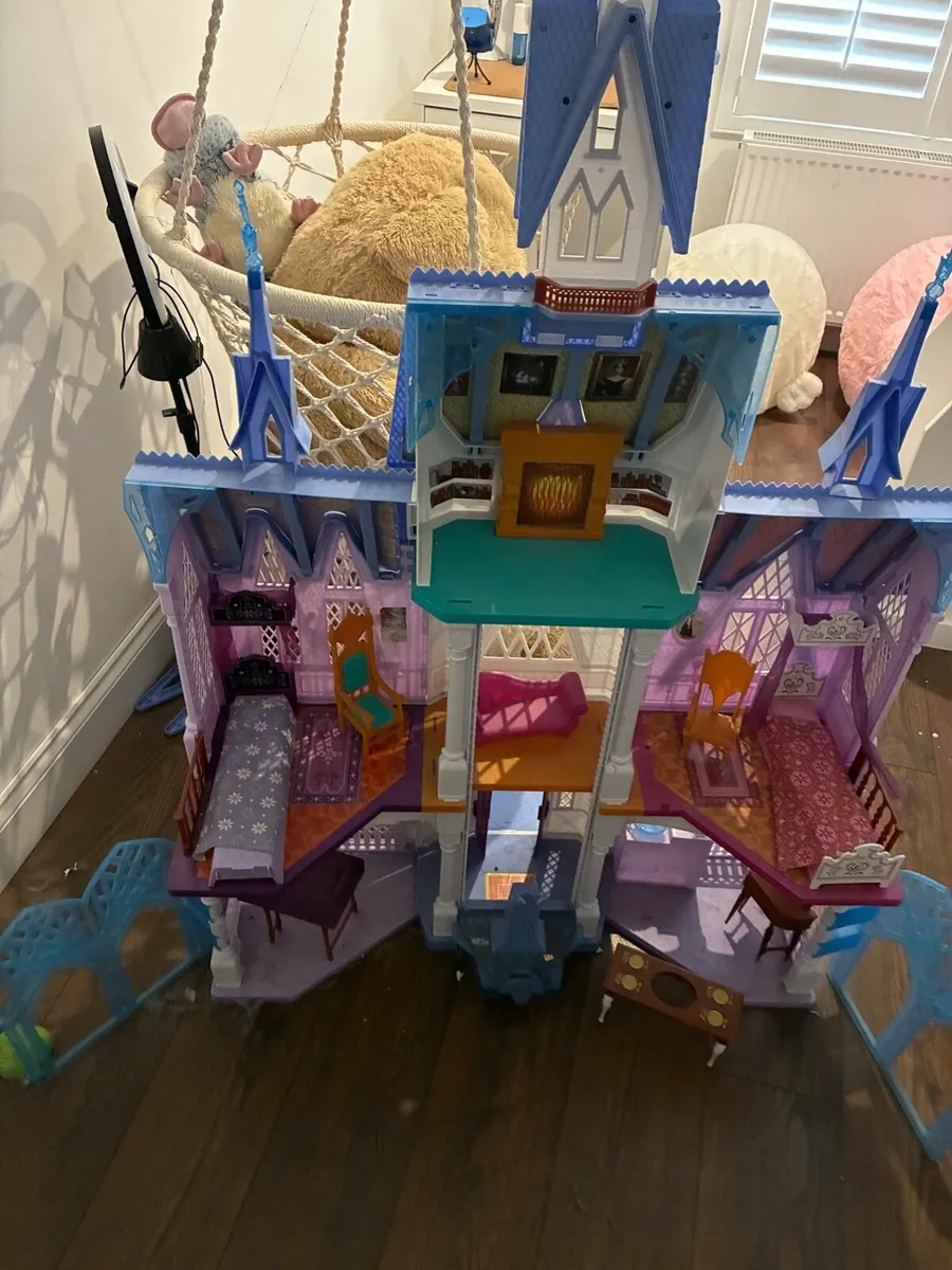 Frozen castle - Image 2