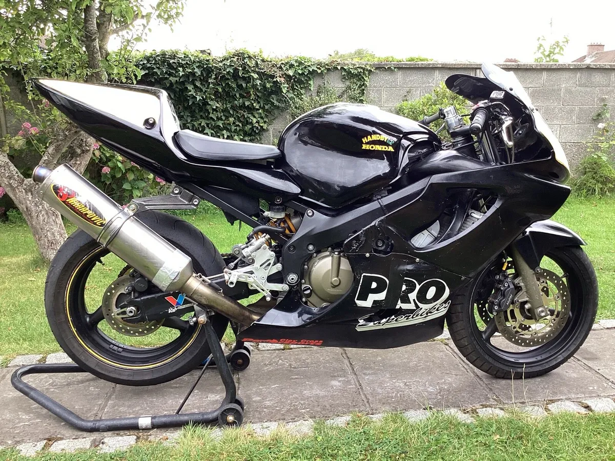 2001 Honda cbr 600 f4i trackbike/racebike - Image 1