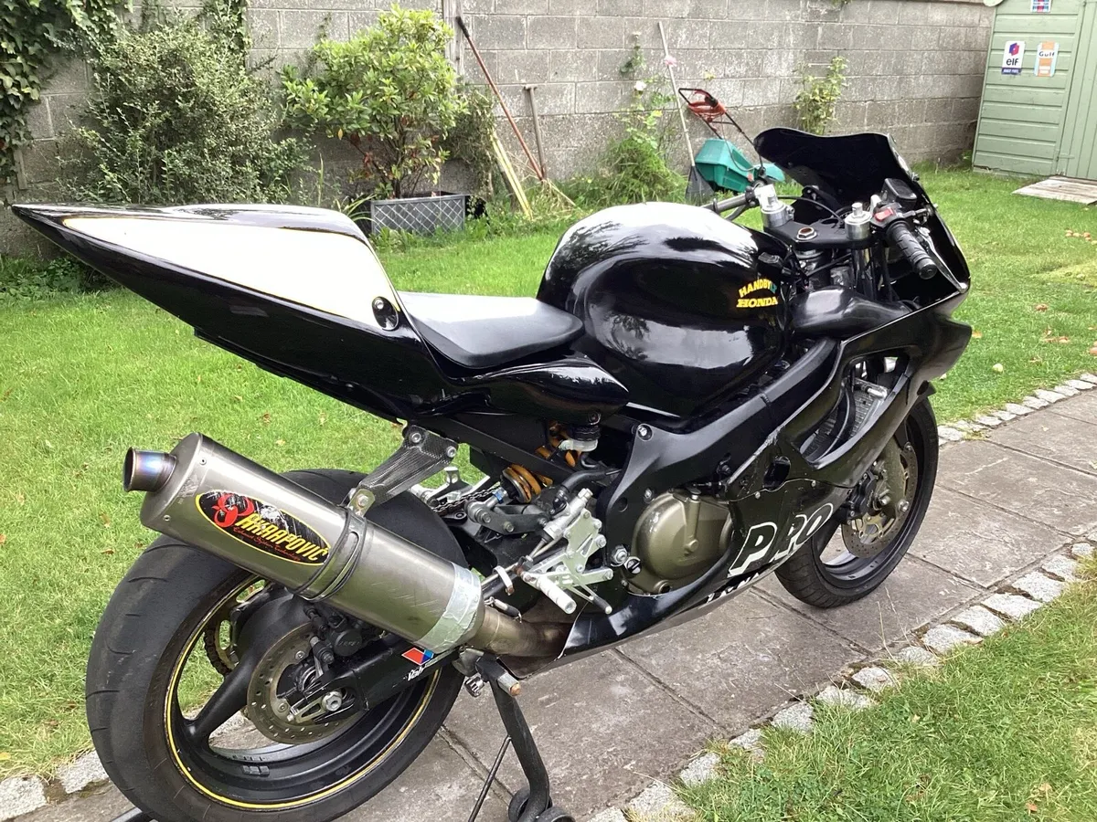 2001 Honda cbr 600 f4i trackbike/racebike - Image 2