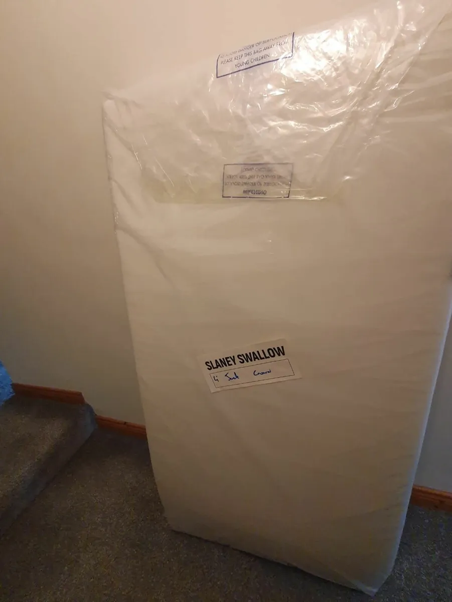 Baby cot and mattress - Image 4