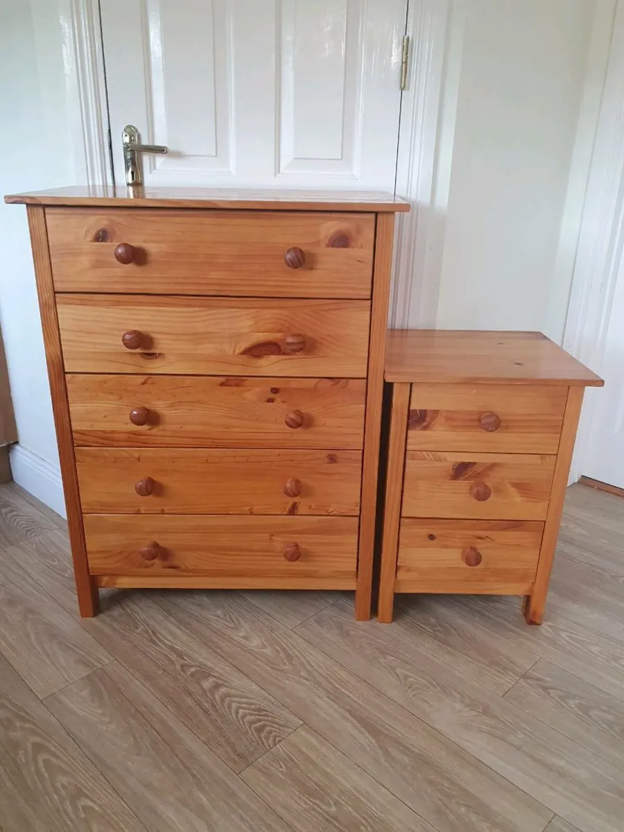 Double beds and chest of drawers - Image 3