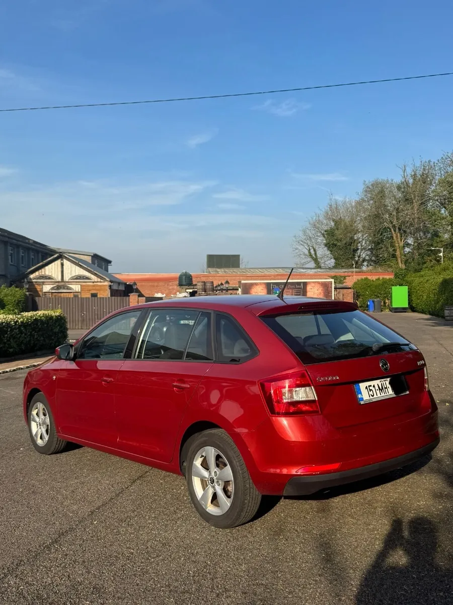 Skoda Rapid 2015 - Image 2