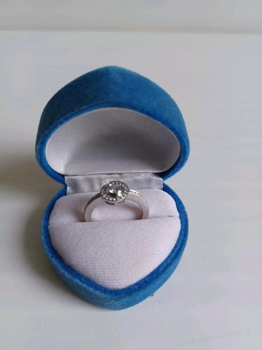 Engagement ring - Image 1