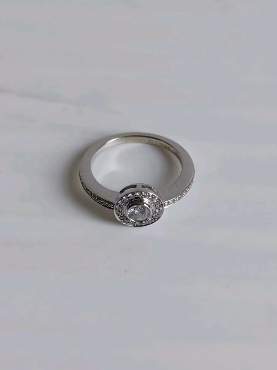 Engagement ring - Image 3