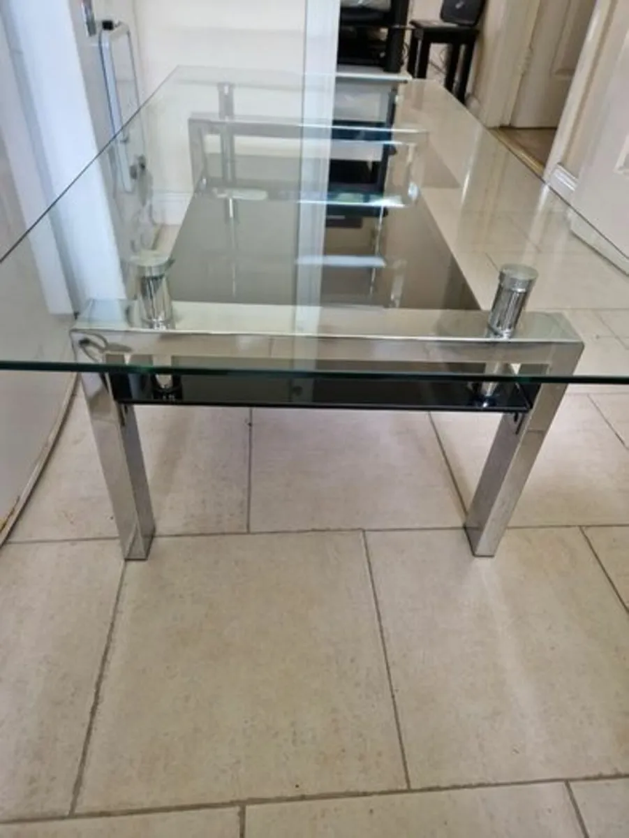 Lovely Glass Coffee Table in New Condition - Image 1