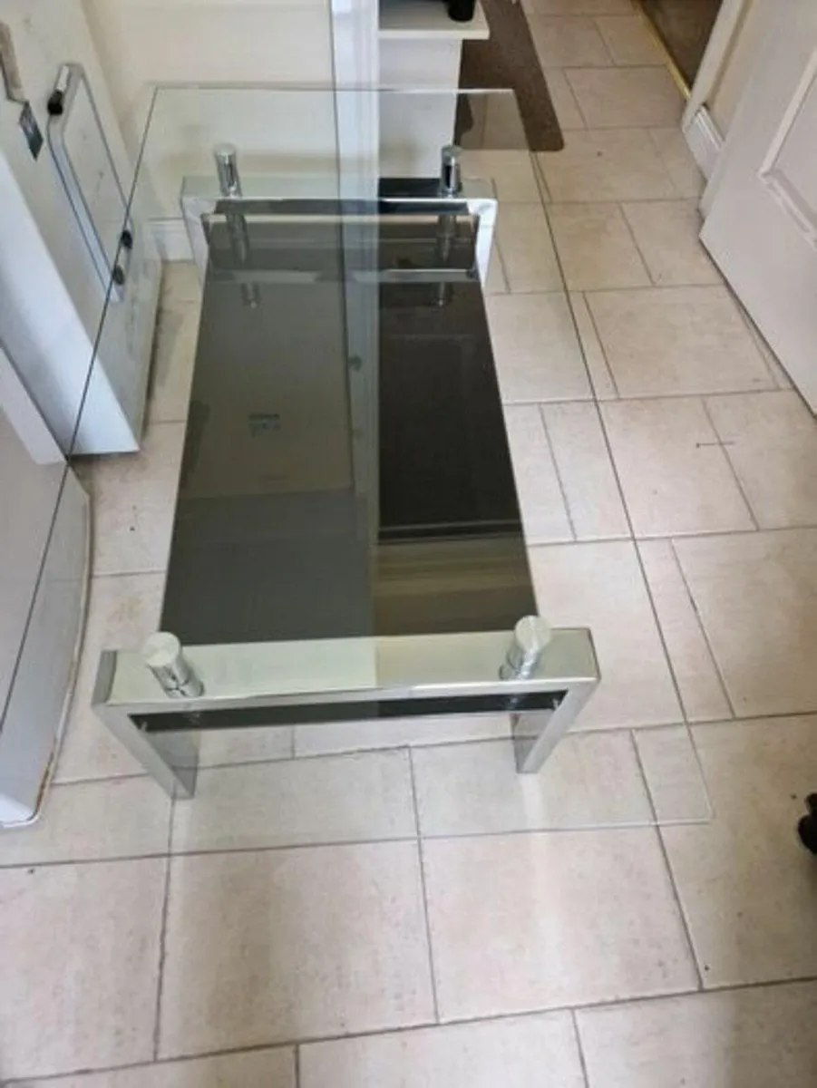 Lovely Glass Coffee Table in New Condition - Image 2