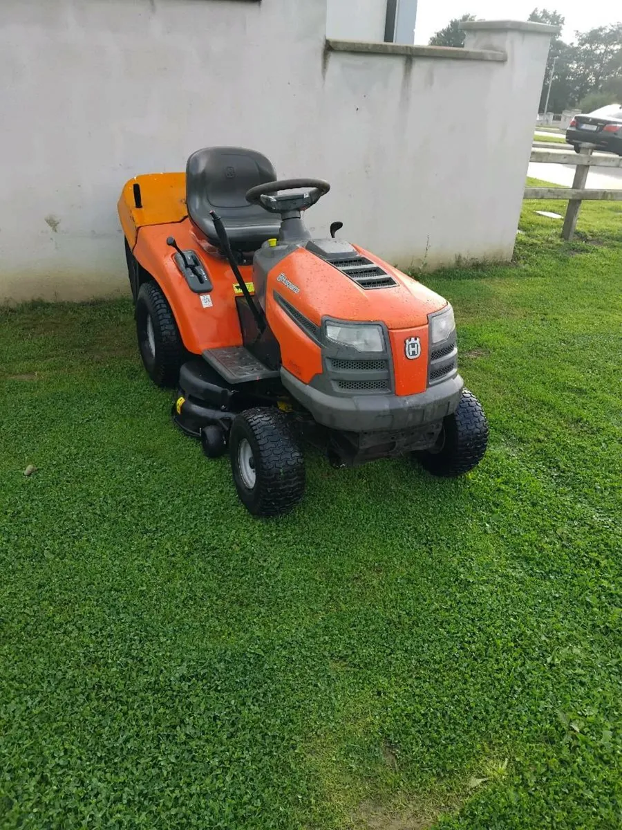 Ride on lawnmower - Image 1