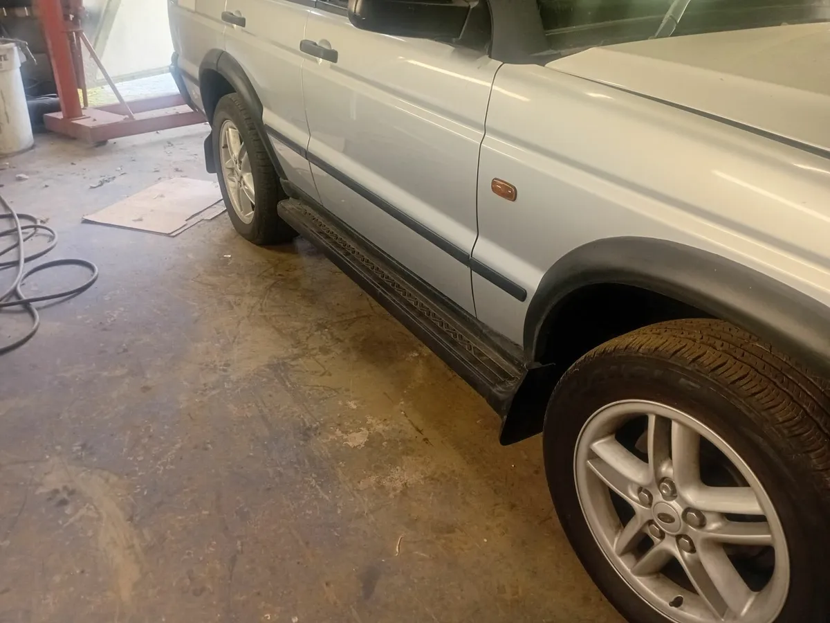 Land Rover Discovery 2002 - Image 2