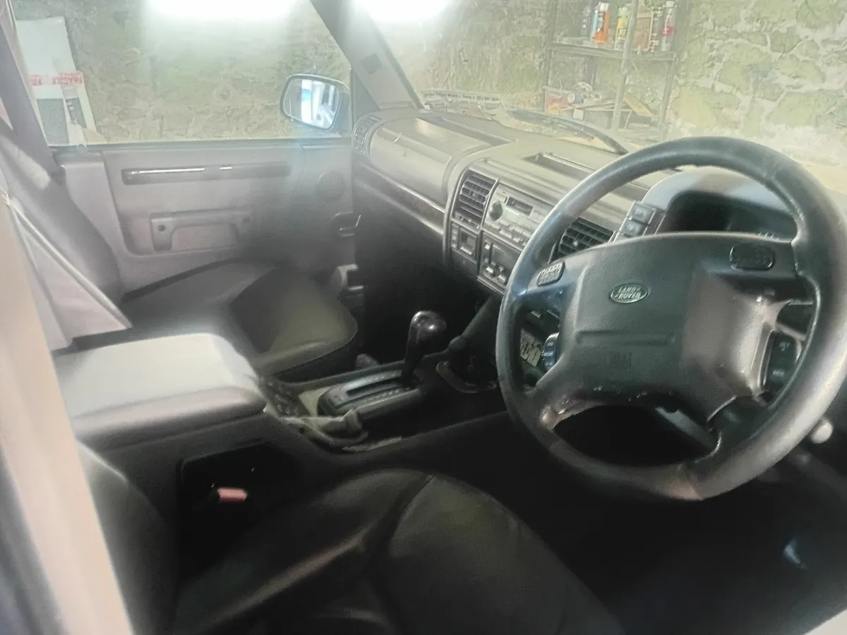 Land Rover Discovery 2002 - Image 4
