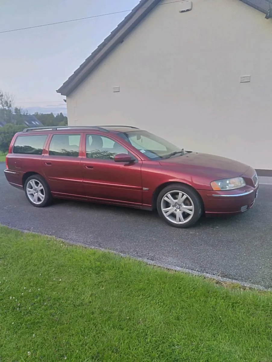 Volvo V70 - Image 1