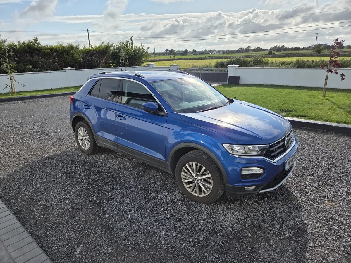 Volkswagen T-Roc - Image 1