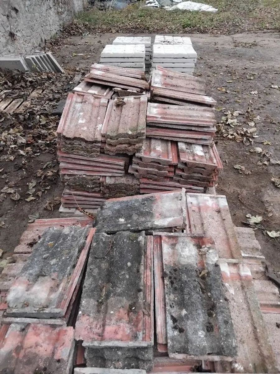 Patio slabs and old roof tiles - Image 4