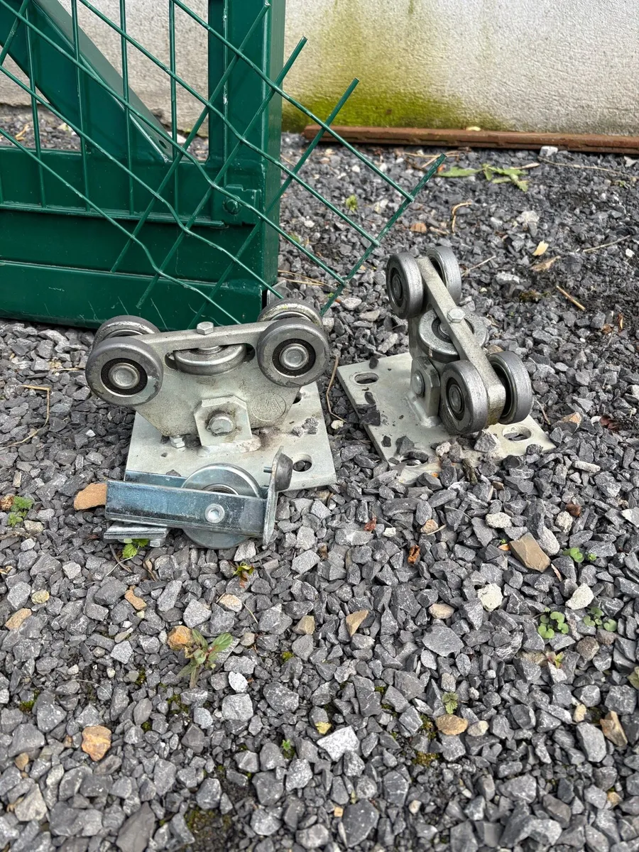 V mesh gate - Image 1