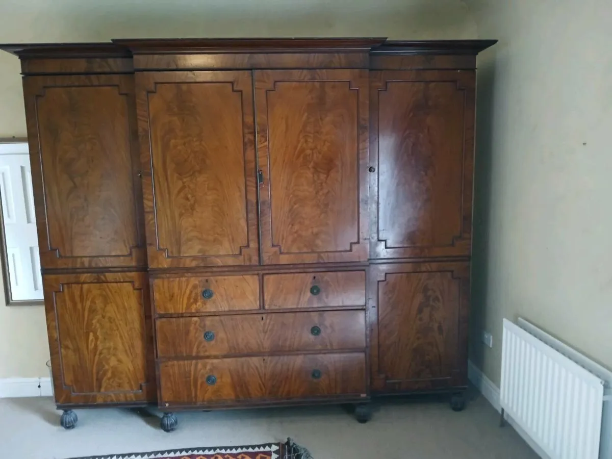 Compendium wardrobe - Image 1