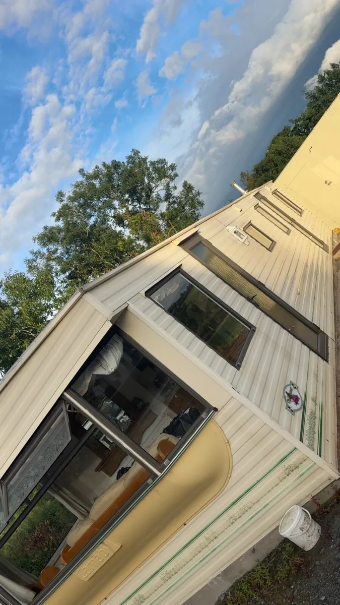 Mobile home - Image 1