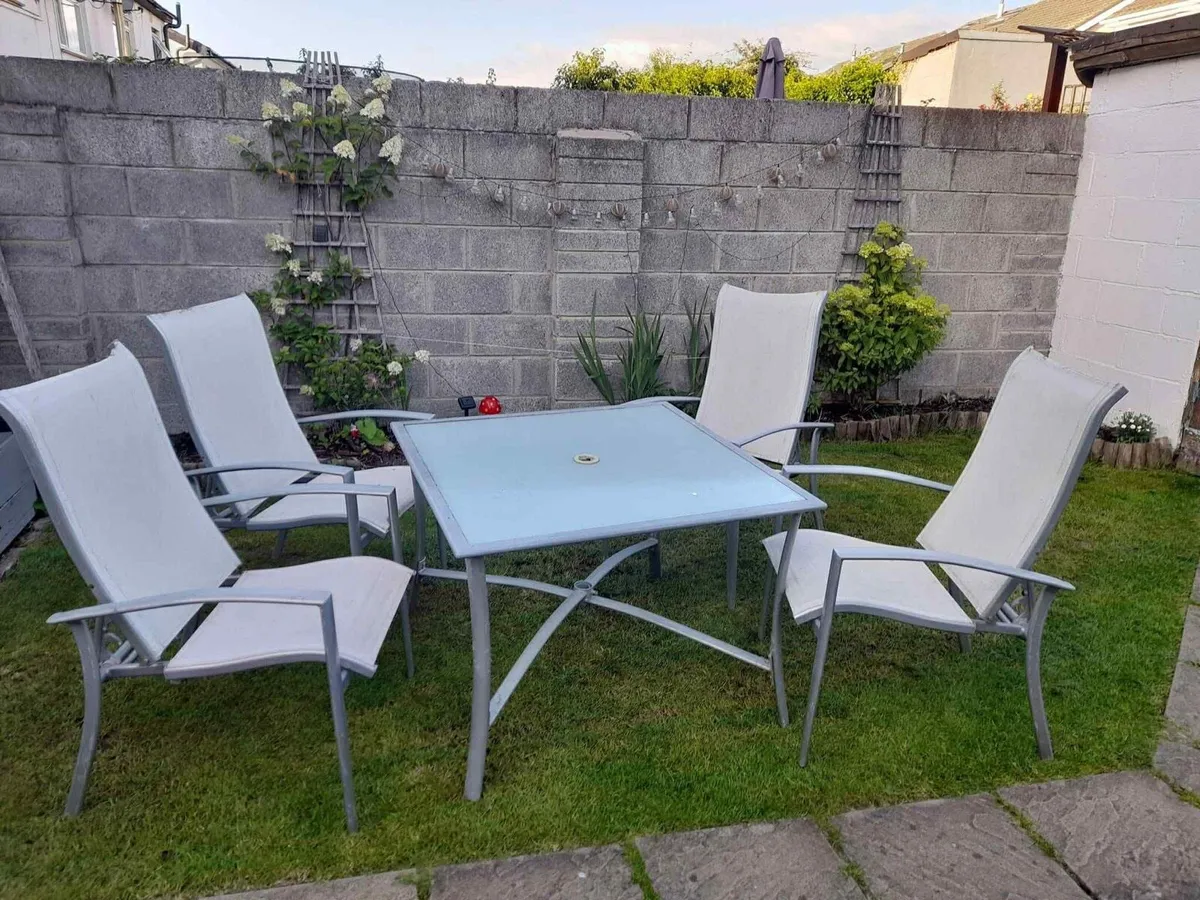 Garden Table and chairs - Image 2