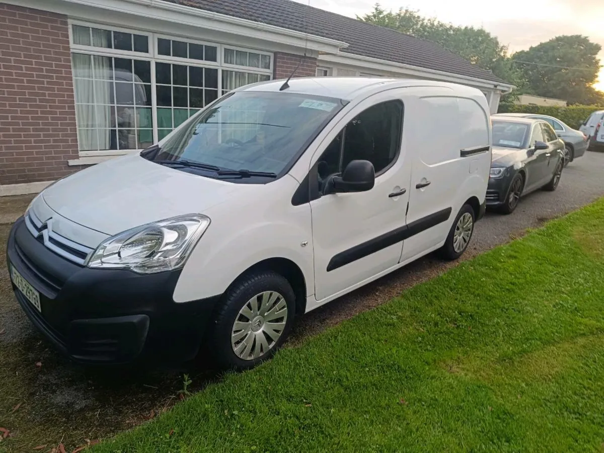 Van - Image 2
