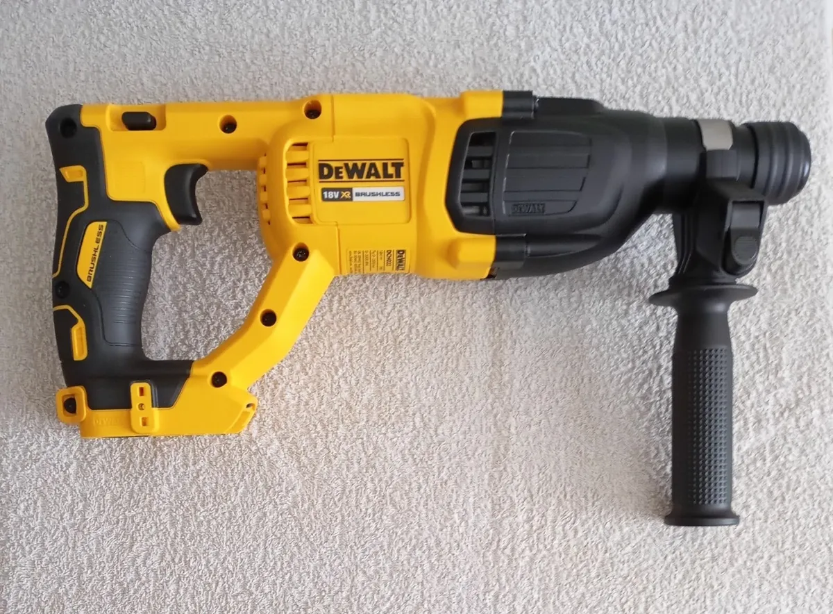 DeWalt SDS Masonry Drill and Bits (New) - Image 2