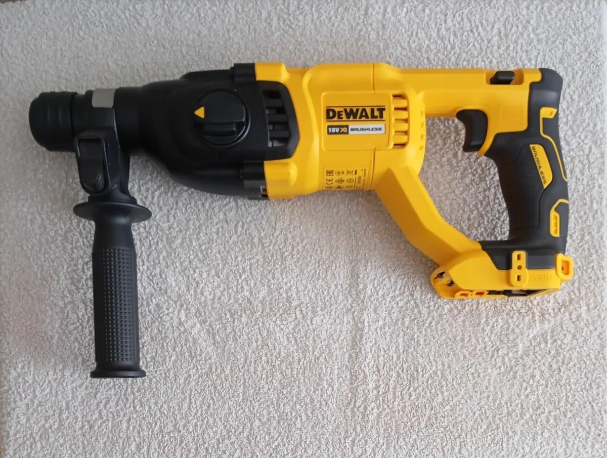 DeWalt SDS Masonry Drill and Bits (New) - Image 3