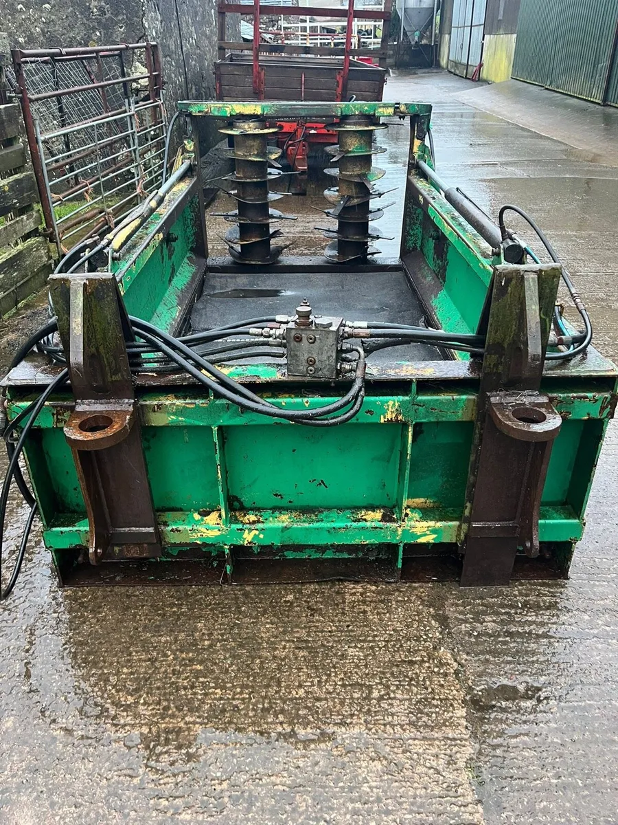 Spread a bale - Image 1