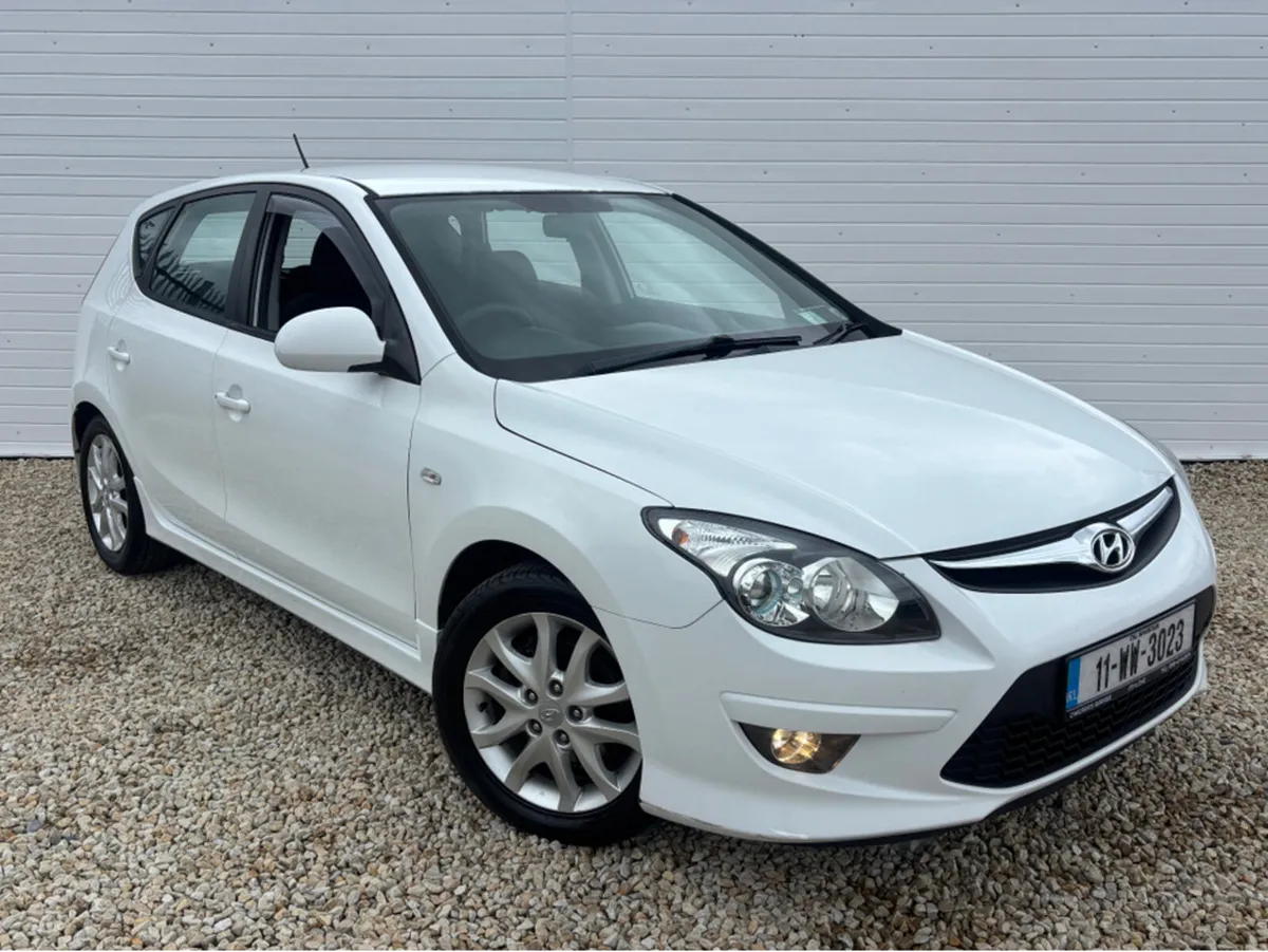 Hyundai i30 1.6 CRDI COMFORT 5DR - Image 1