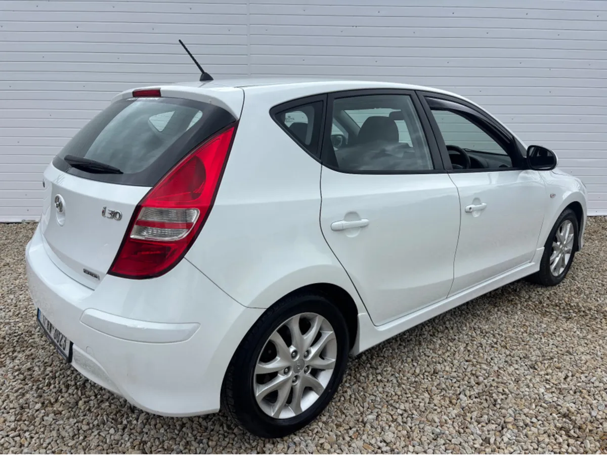Hyundai i30 1.6 CRDI COMFORT 5DR - Image 4