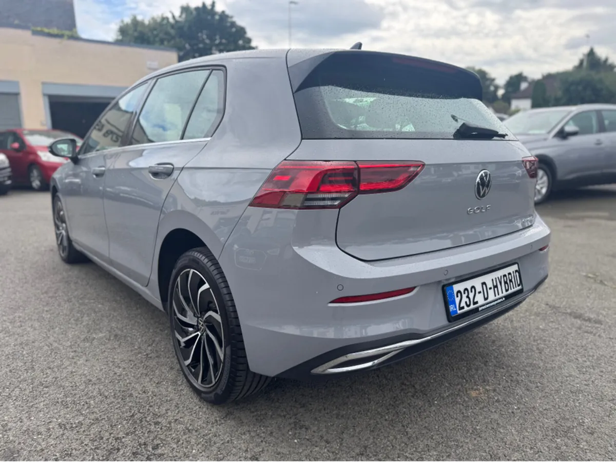 Volkswagen Golf STYLE TSI E-HYBRID S AUTO - Image 3