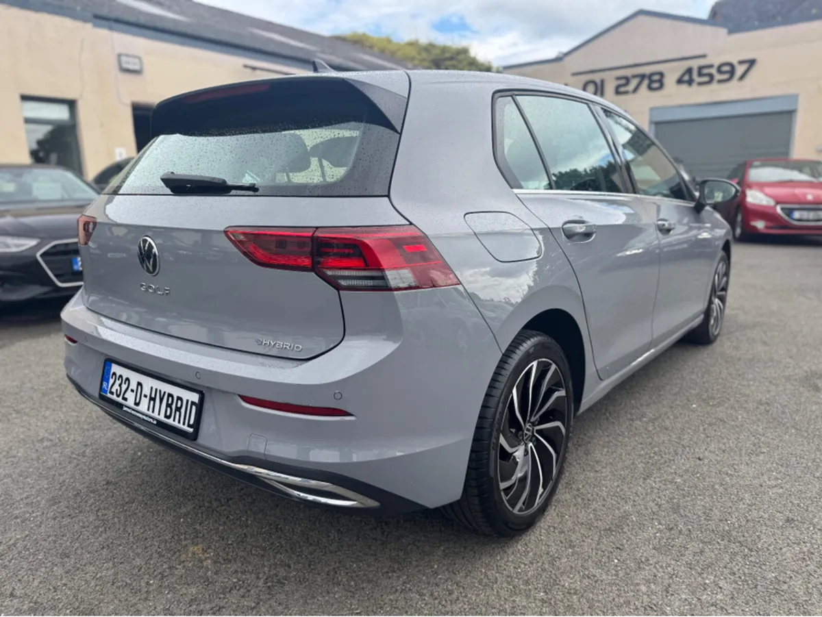 Volkswagen Golf STYLE TSI E-HYBRID S AUTO - Image 4