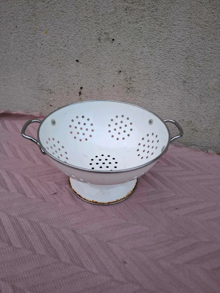Enamel vintage strainer possible to post - Image 1