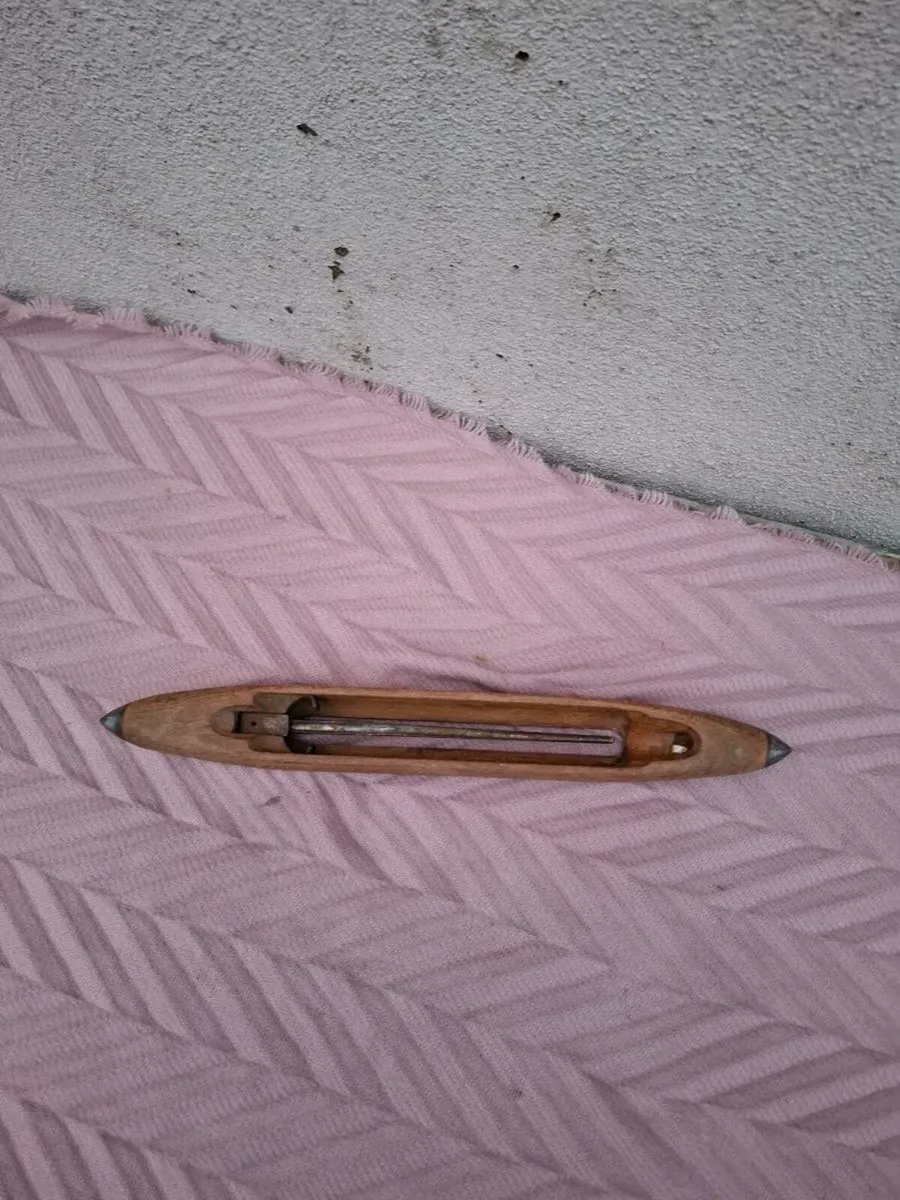 Loom shuttle possible to post - Image 1