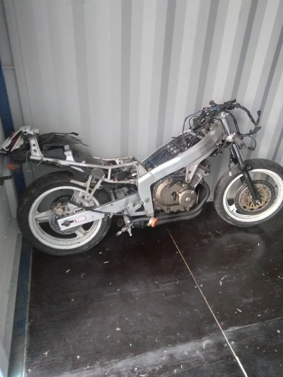 Honda CBR 250R MC19 PROJECT - Image 1