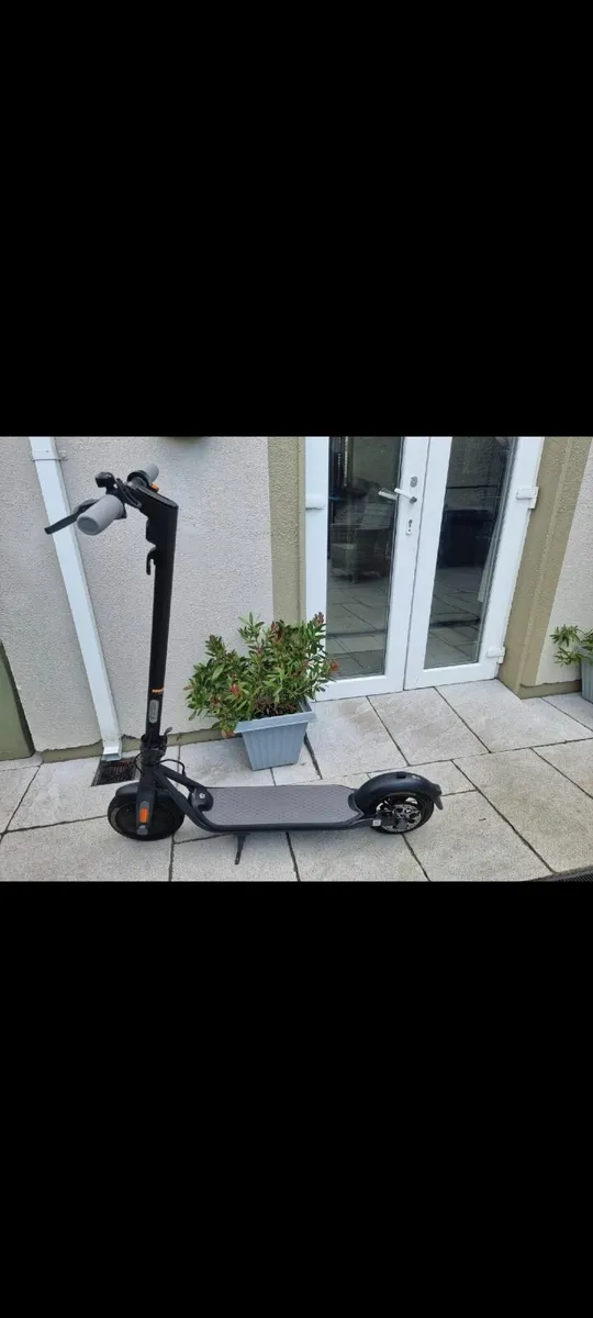 Ninebot F20 Electric scooter - Image 1