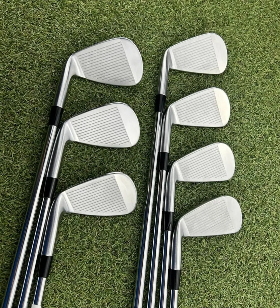 COBRA KING TOUR 2023 IRONS / 4-PW / STIFF - Image 3