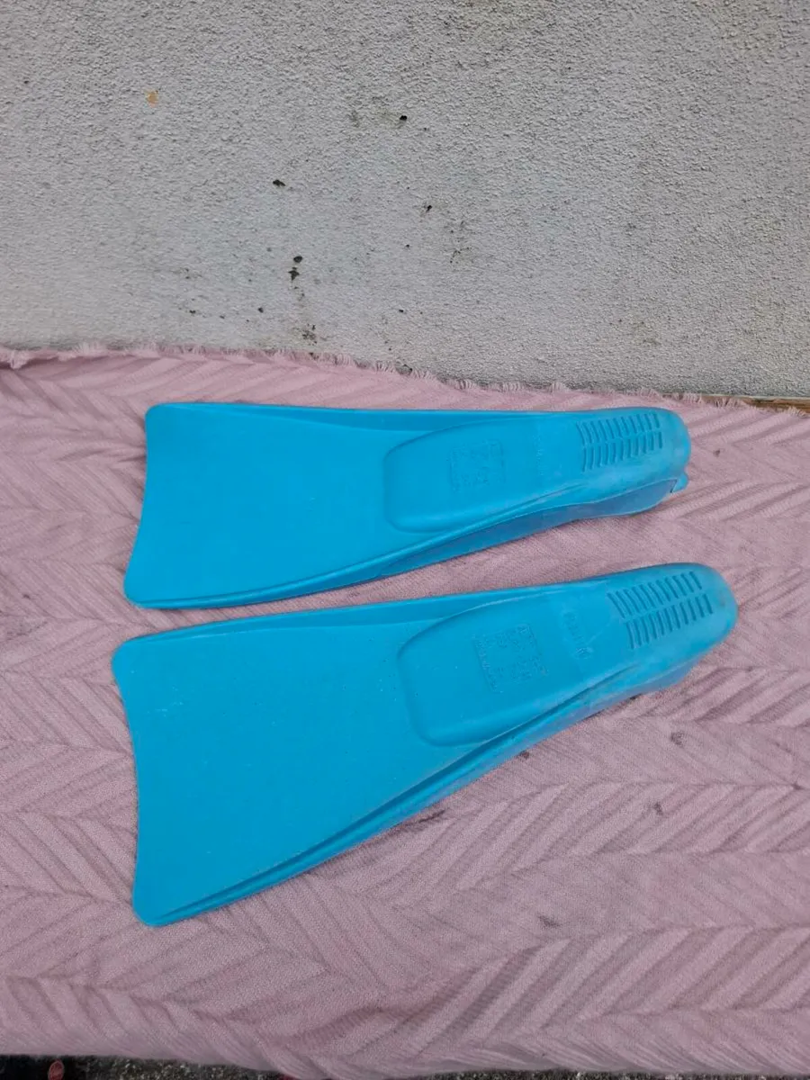 Size 5 7 diving flippers paddles - Image 2