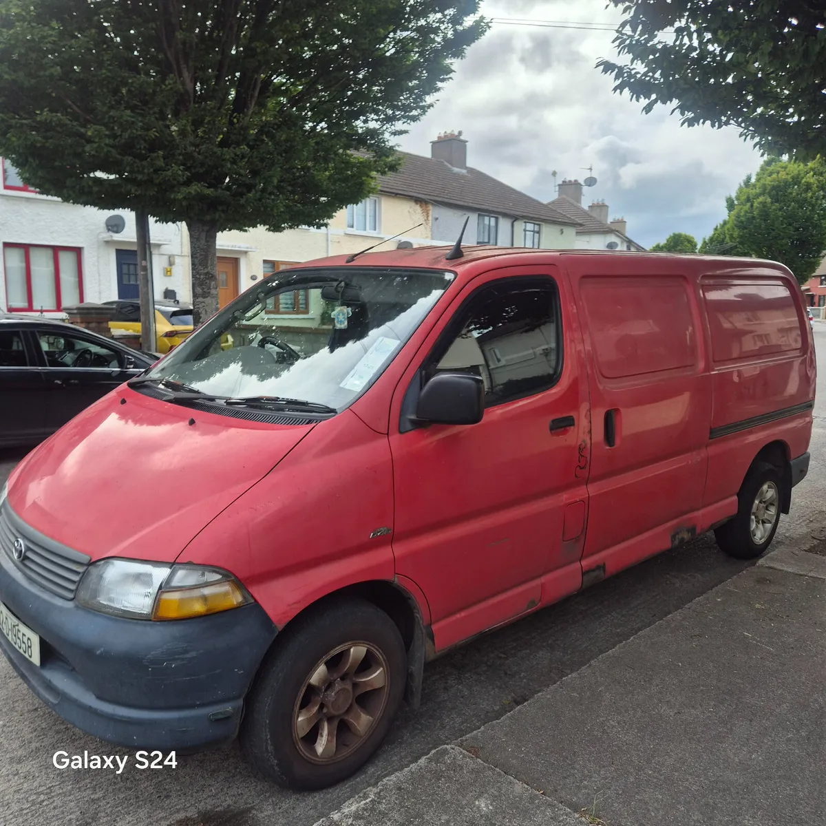 Toyota HiAce 2002 doed and taxed - Image 1