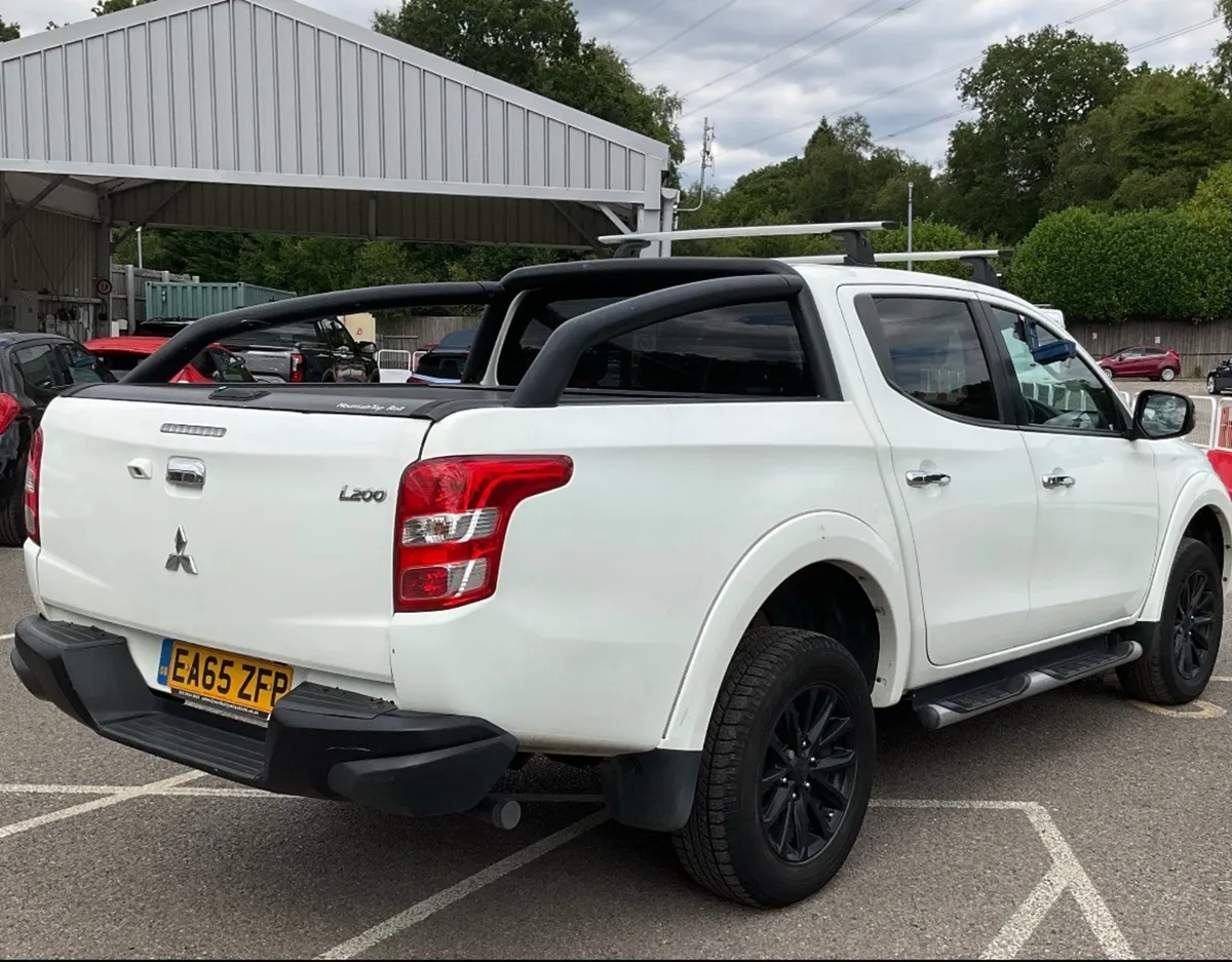 Mitsubishi L200 2.4 DI-D DC Warrior 4WD Euro 6 4dr - Image 2