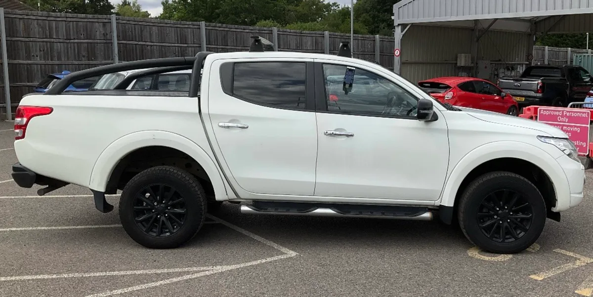Mitsubishi L200 2.4 DI-D DC Warrior 4WD Euro 6 4dr - Image 3