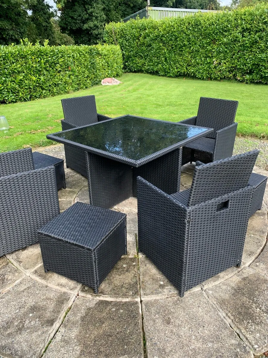 Rattan Cune set - Image 1