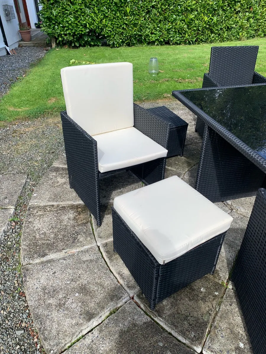 Rattan Cune set - Image 4