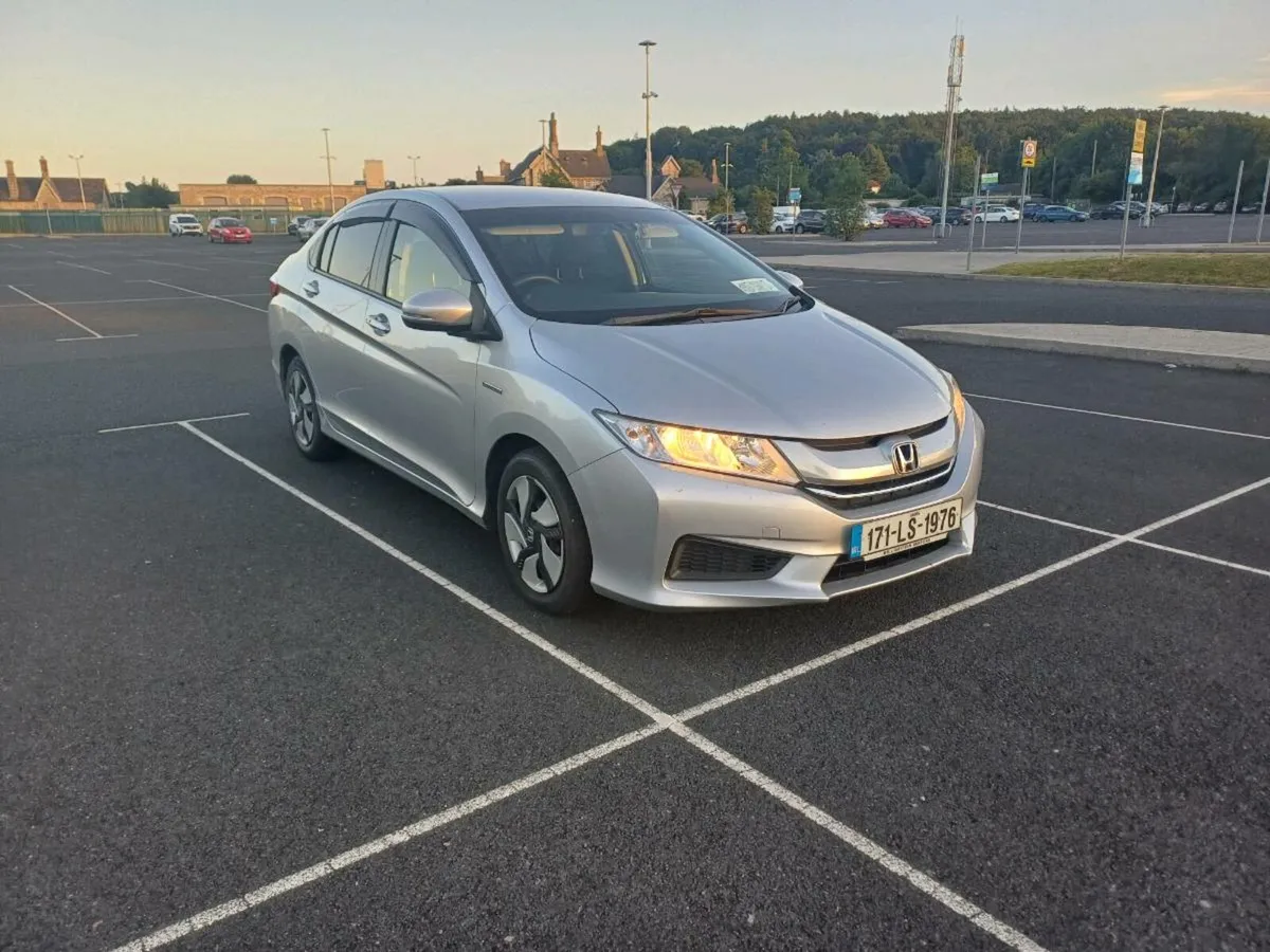 2017 Honda Grace self charge Hybrid - Image 3