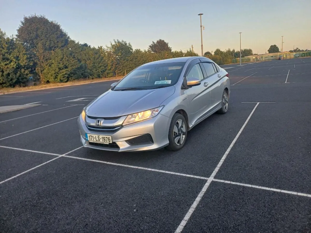 2017 Honda Grace self charge Hybrid - Image 2