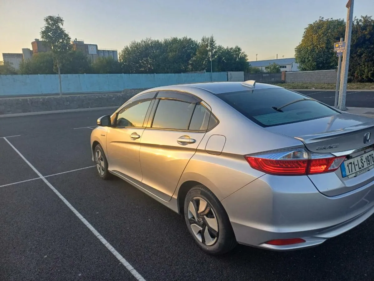 2017 Honda Grace self charge Hybrid - Image 1