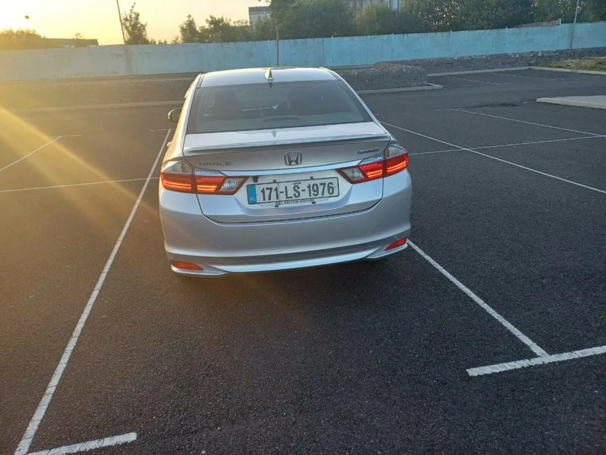 2017 Honda Grace self charge Hybrid - Image 4
