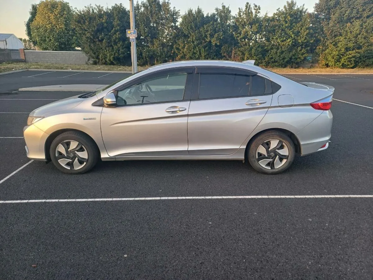 2017 Honda Grace self charge Hybrid - Image 4