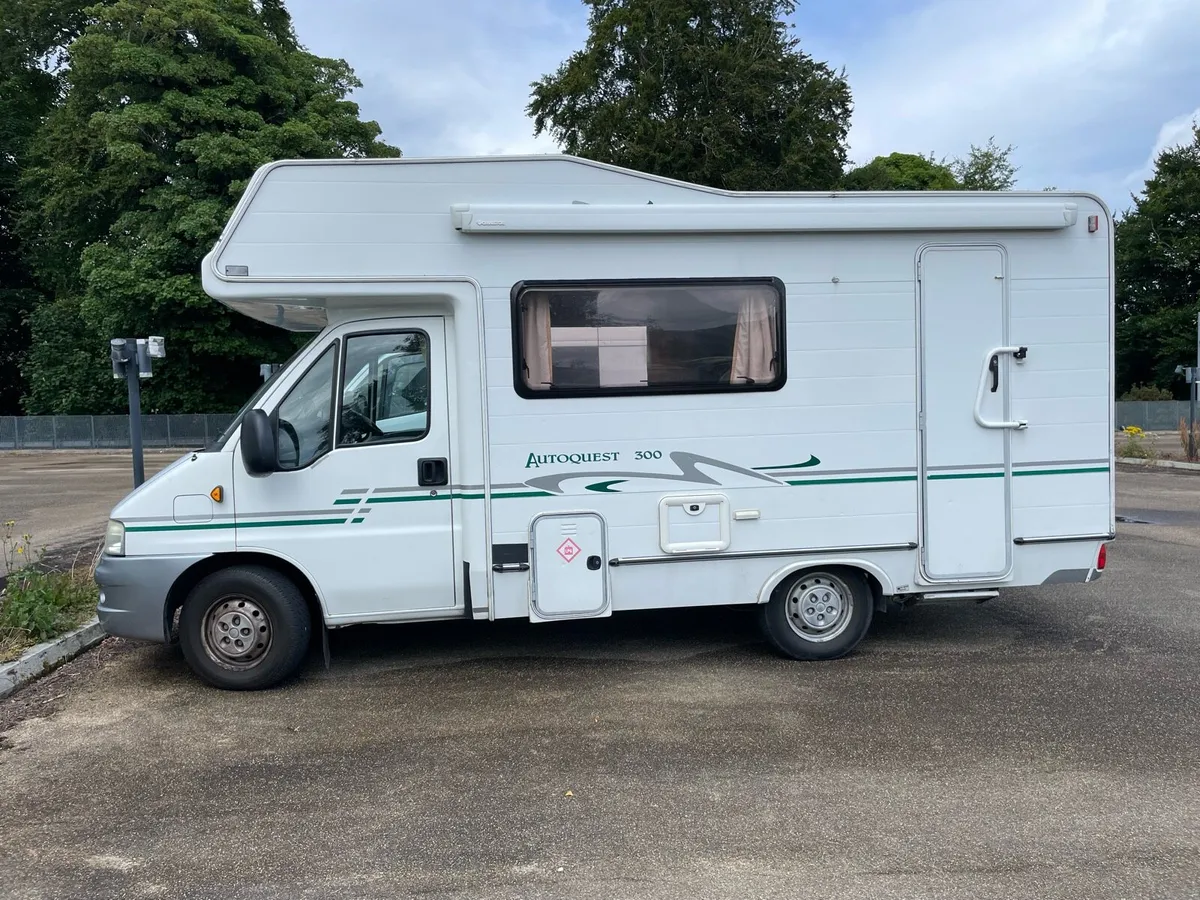 Camper van - Image 1