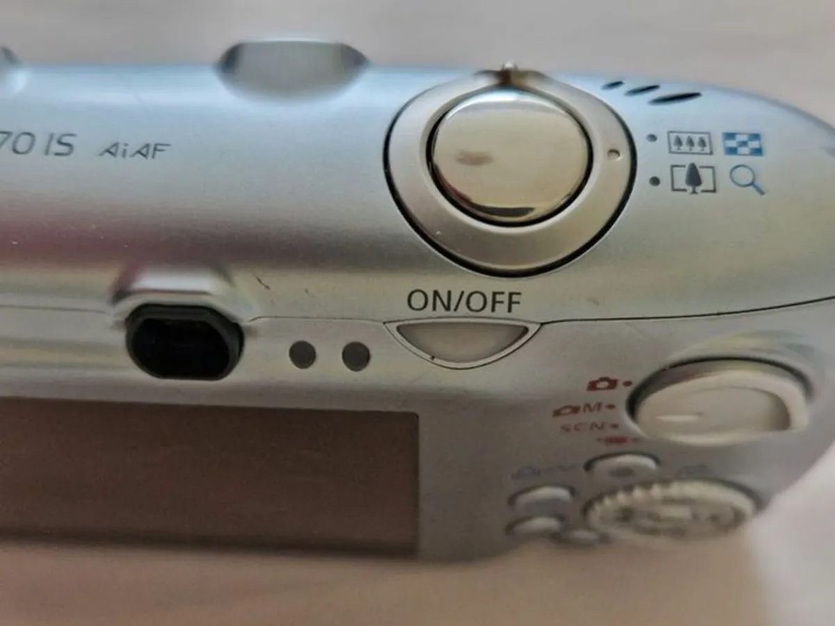Canon IXUS 970 IS, includes Battery but no charger - Image 4
