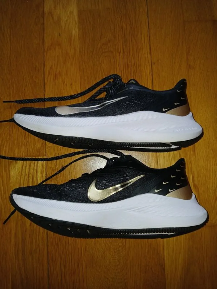 Nike Zoom Winflo 7 PRM Premium Trainers Size UK 5.5 - Image 3